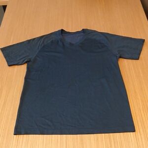 LULULEMON V-neck T-Shirt SZ M